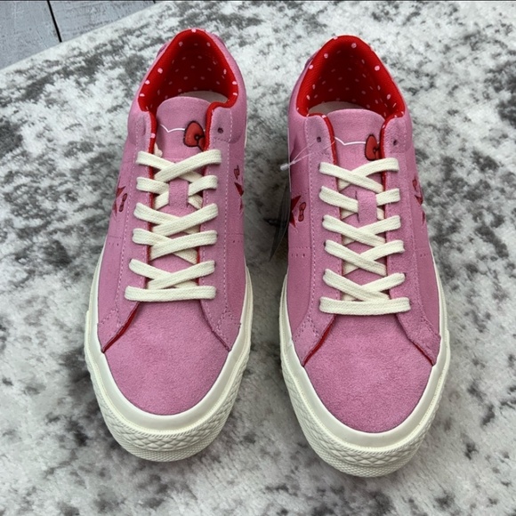 NIB Hello Kitty x Converse One Star OX suede shoes - Picture 2 of 8